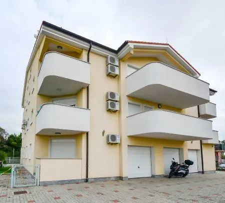 Brigitte With 2 Bedrooms アパート *