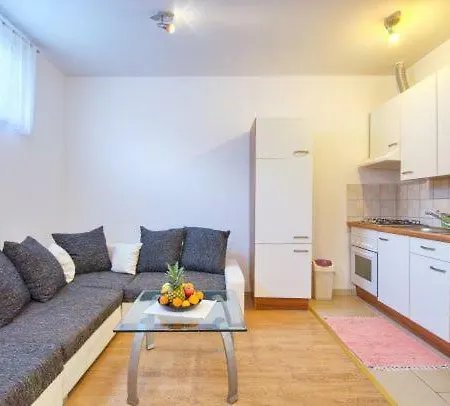 Brigitte With 2 Bedrooms アパート プーラ