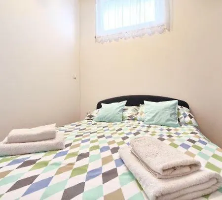 Brigitte With 2 Bedrooms プーラ