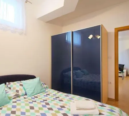 Brigitte With 2 Bedrooms アパート *